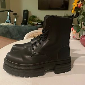 Size 7 forever 21 black CHUNKY combat boots